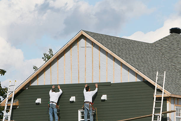 Professional Siding technician working in Pickerington, OH